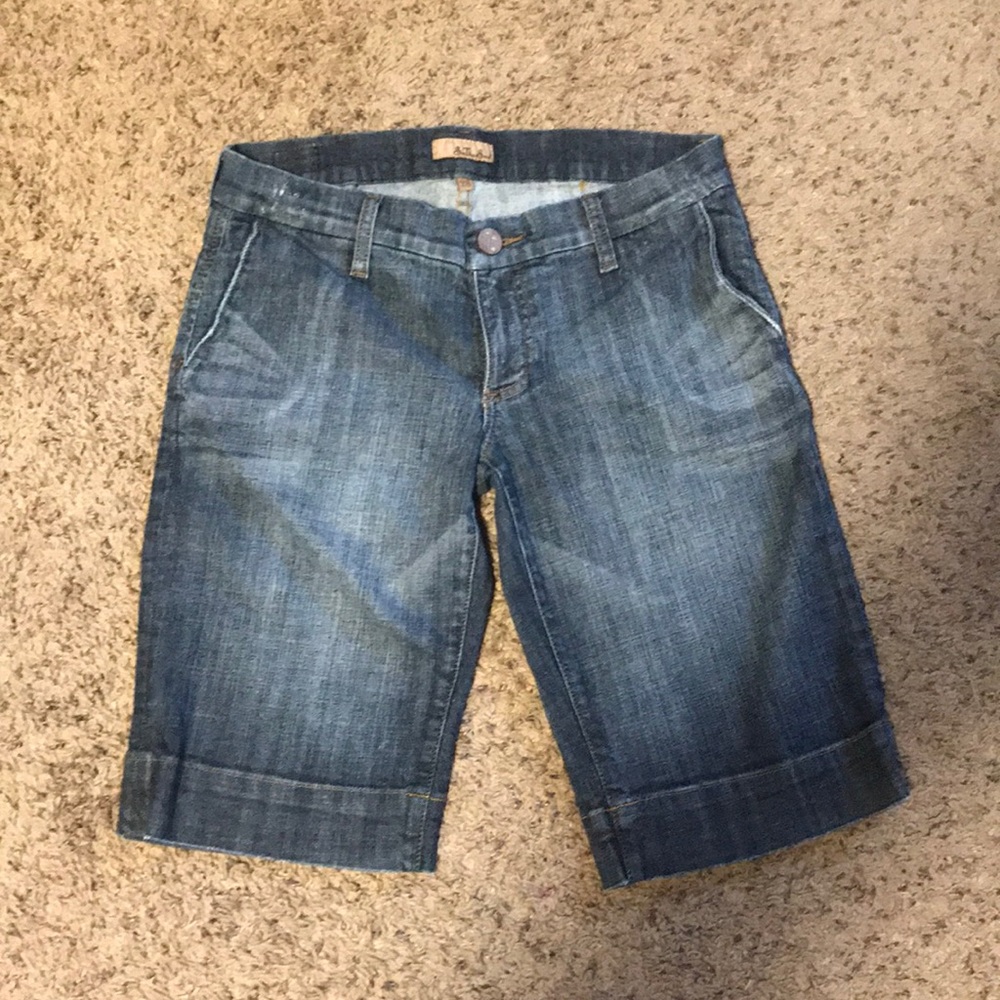 See-thru soul Bermuda shorts